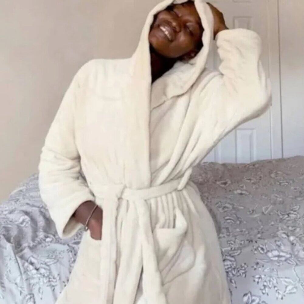 Summer & Rose Plush Knee Length Hooded Robe with Pockets Beige Size L/XL‎